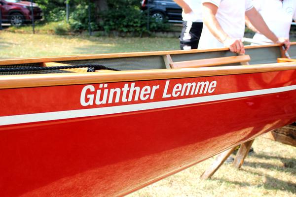 Neues Boot von den Ruderern getauft