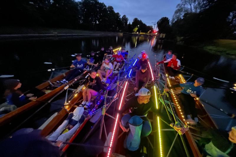 Wenn Boote leuchten - unsere Lichter&shy;fahrt zum Saison&shy;ende