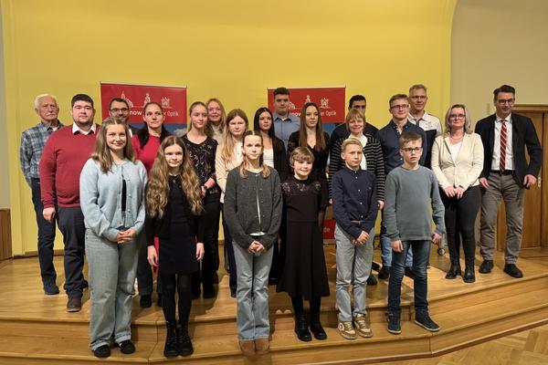 Mädchen&shy;doppel&shy;zweier glänzt als Jugend&shy;mann&shy;schaft des Jahres 2025